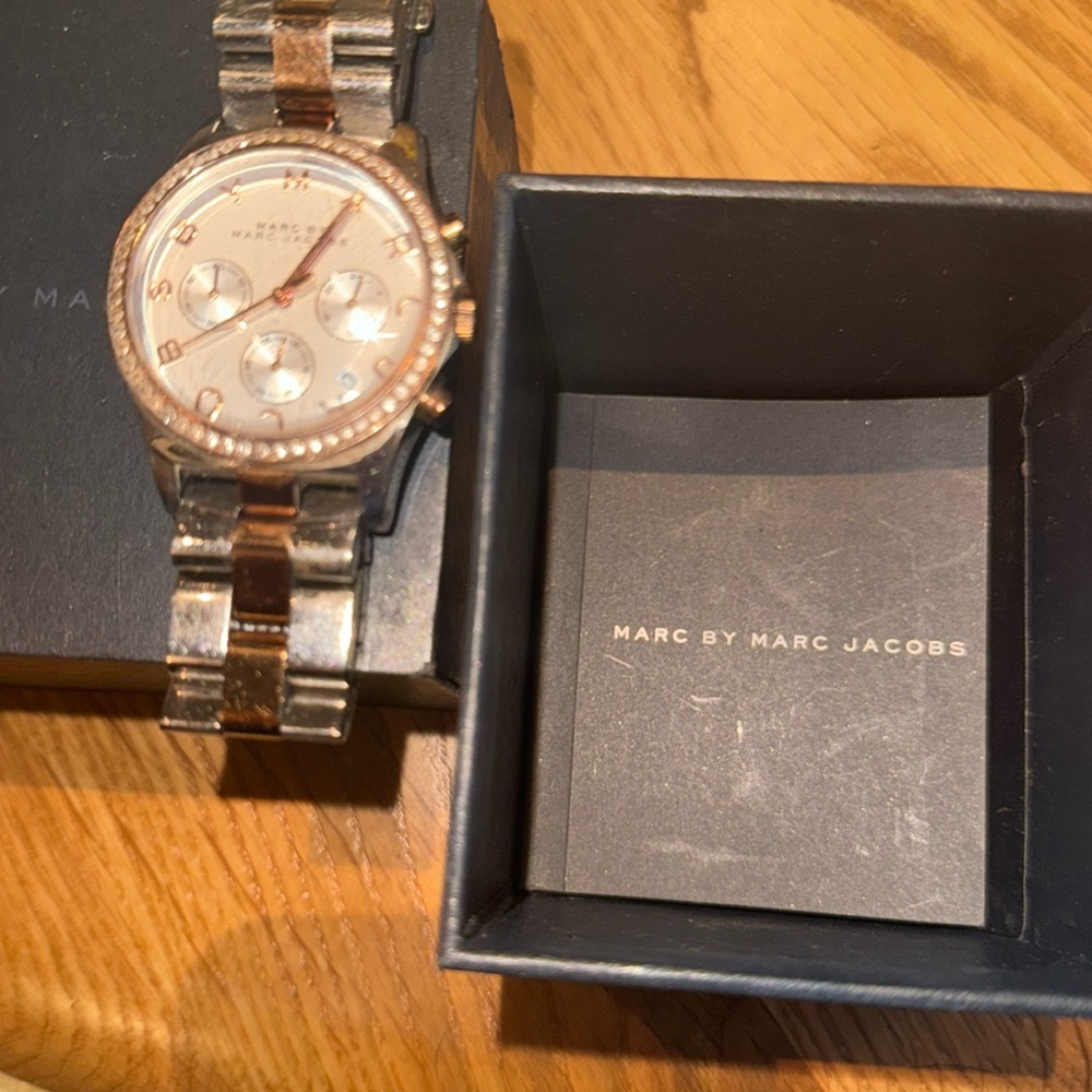 Marc Jacob’s watch with extra links and original box